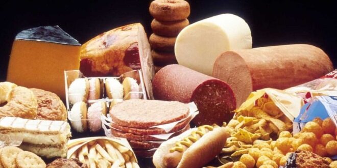 Makanan Pantangan Kolesterol yang Perlu Dihindari